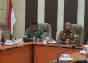 Asisten II Sekdakab Aceh Besar H.M Ali mengikuti Rakor Pengendalian Inflasi Daerah secara virtual yang diselenggarakan oleh Kemendagri. (Dok. Pemkab Aceh Besar)
