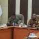 Asisten II Sekdakab Aceh Besar H.M Ali mengikuti Rakor Pengendalian Inflasi Daerah secara virtual yang diselenggarakan oleh Kemendagri. (Dok. Pemkab Aceh Besar)