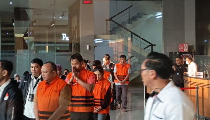 KPK Tahan Lima Tersangka Kasus Dugaan Korupsi Dana Kebencanaan BNPB