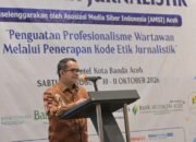 Plt. Sekda Aceh, Taufik, saat memberikan sambutan sekaligus membuka Kegiatan Pelatihan Kode Etik Jurnalistik. (Dok. Biro Administrasi Pimpinan Sekda Aceh)