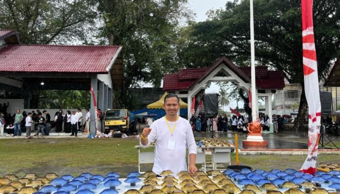 Rahmat Maulizar Sumbang 300 Gelas Kopi untuk Rekor MURI Jep Kupi Khop Meulaboh