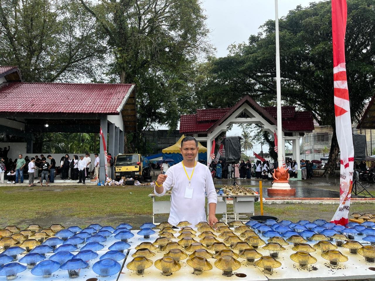 Rahmad Maulizar Pengusaha Muda yang sumbang 300 gelas kopi untuk pecahkan rekor Muri. (Dok. Sudutpenanews)