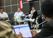Wali Kota Banda Aceh, Illiza Sa’aduddin Djamal, memaparkan sejumlah inovasi digital dan program pelayanan masyarakat untuk memperkuat keterbukaan informasi publik. (Dok. Humas Pemkot Banda Aceh)
