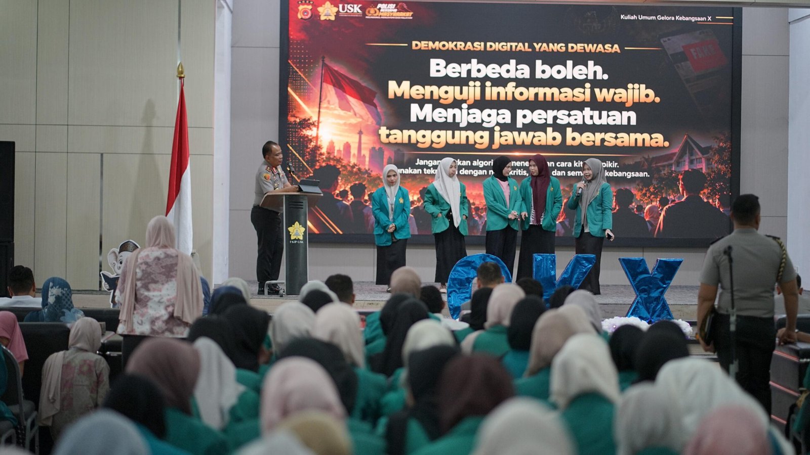 Kapolda Aceh Irjen Pol. Ruddi Setiawan melakukan sesi tanya jawab dengan beberapa mahasiswa. (Dok. Ist)