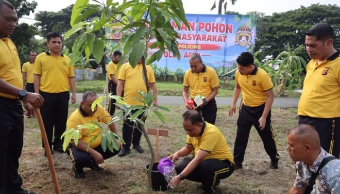 Polda Aceh Galakkan Green Policing Melalui Penanaman Pohon