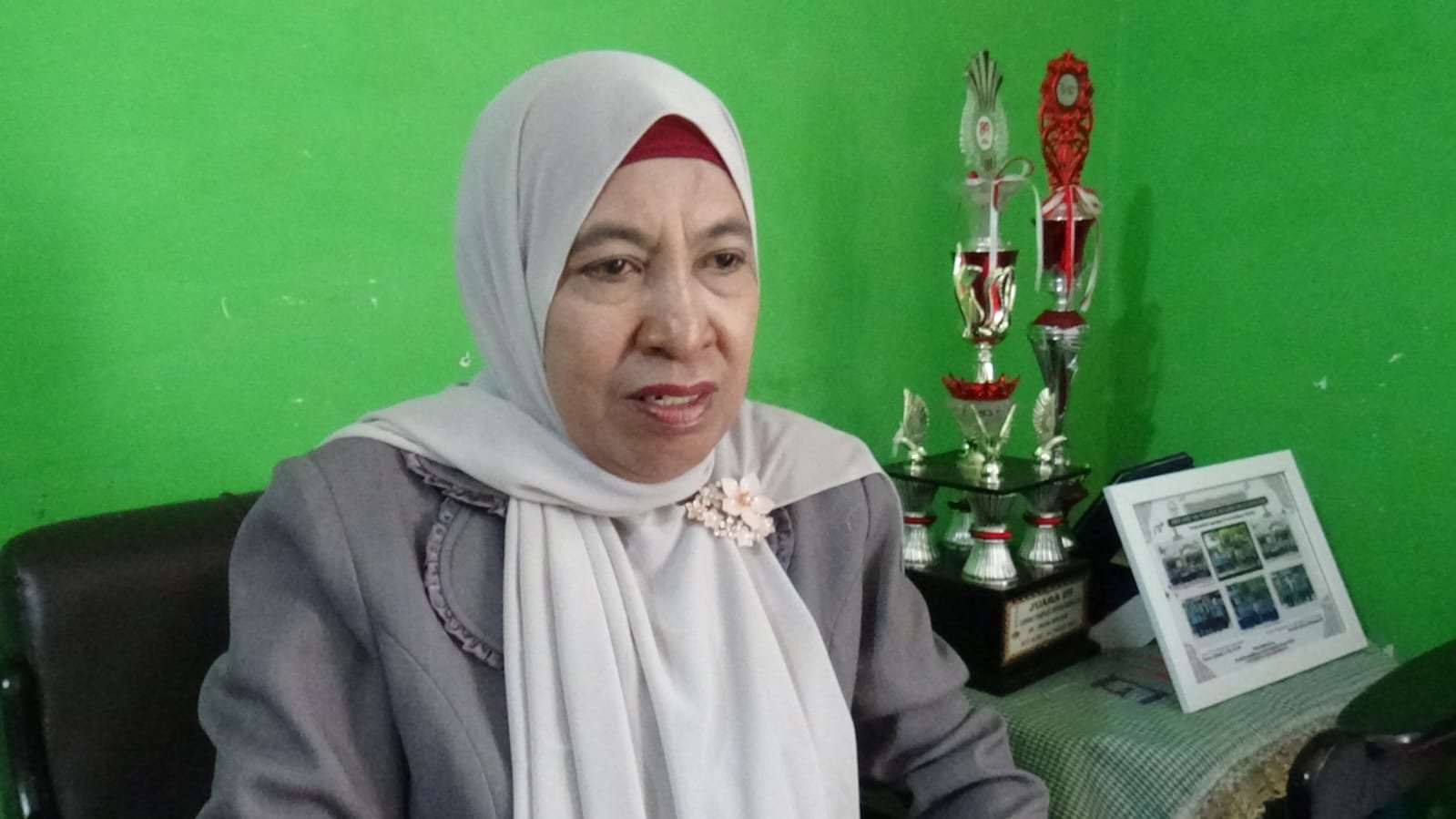 Kepala SD Negeri 105290 Desa Kolam, Sonema. (TubinNews/Junaedi Daulay)