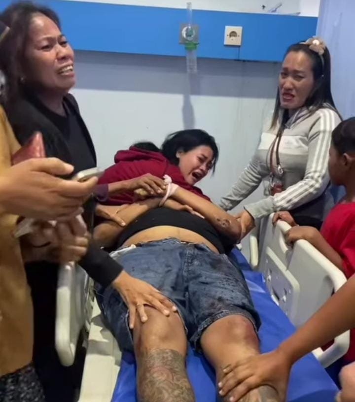 Keluarga yang sedang berduka atas meninggalnya korban. (Dok. Ist)