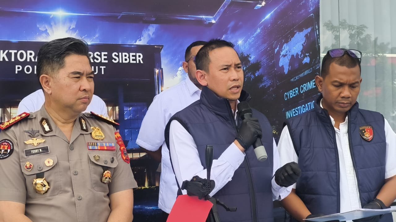 Direktur Reserse Siber Polda Sumut Kombes Pol. Bayu Wicaksono (tengah). (Dok. Ist)