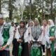 Wakil Wali Kota Banda Aceh, Afdhal Khalilullah memasang rompi kepada petugas lapangan sebagai simbolis pelepasan. (Dok. Baitul Mal Banda Aceh)