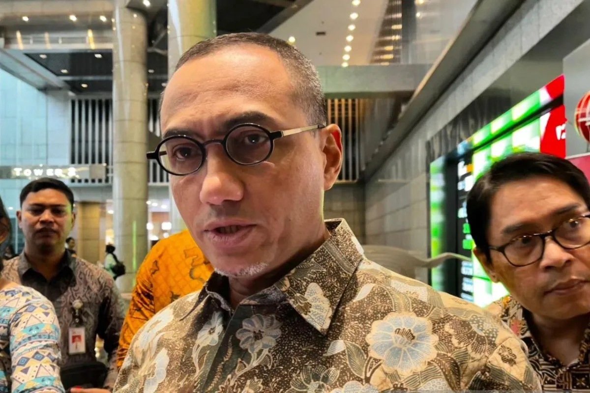 Kepala Eksekutif Pengawas Pasar Modal, Keuangan Derivatif dan Bursa Karbon OJK, Hasan Fawzi. (ANTARA/ Muhammad Heriyanto)