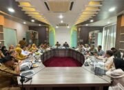 Rapat yang dipimpin oleh Wakil Wali Kota Banda Aceh, Afdhal Khalilullah sedang berlangsung. (Dok. Humas Pemko Banda Aceh)
