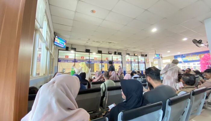 Zonasi Tempat Duduk di Ruang Tunggu RSUDZA Dikeluhkan Keluarga Pasien
