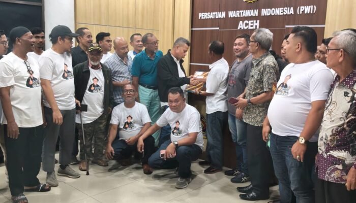 Sayuti Achmad Serahkan Surat Dukungan dari 15 Daerah untuk Maju Calon Ketua PWI Aceh