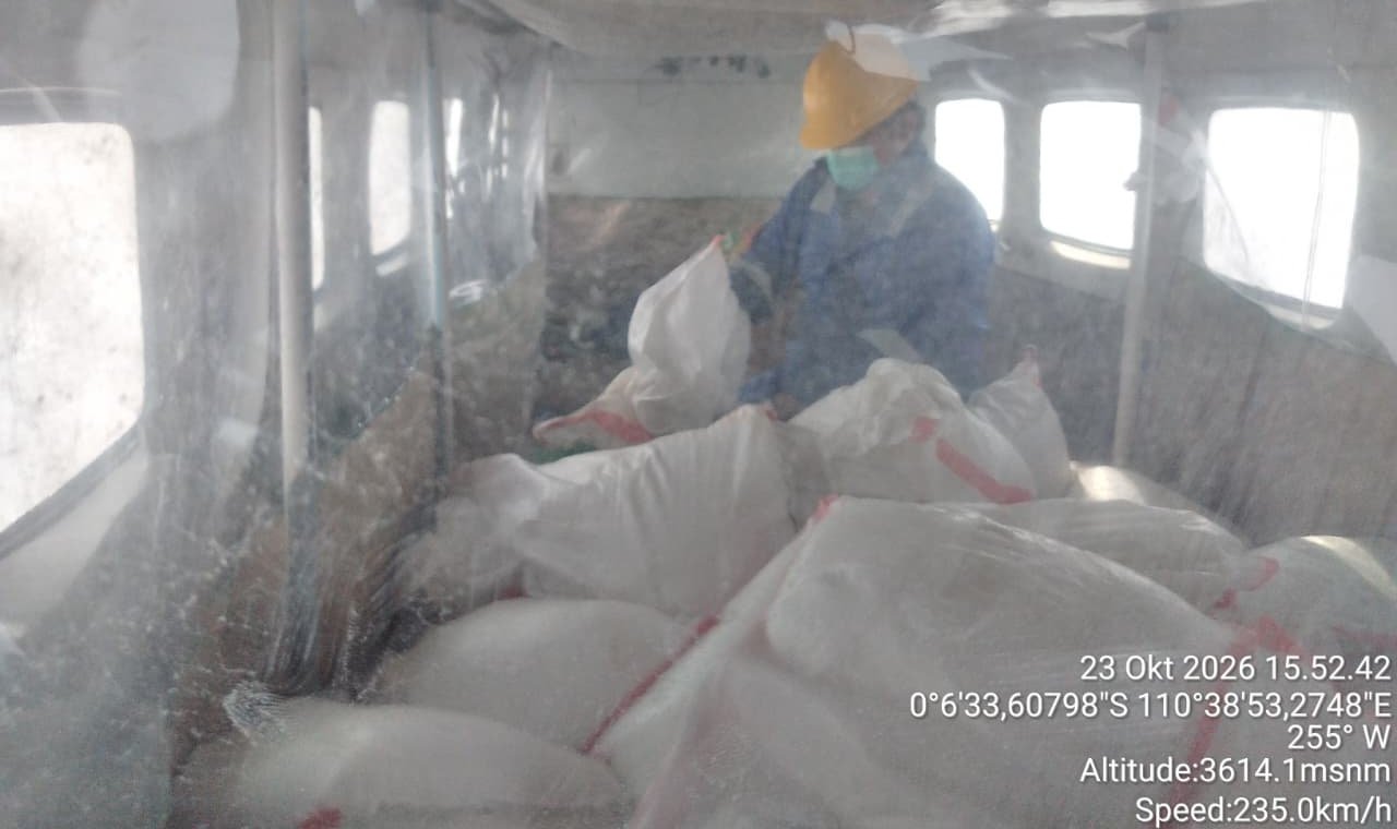 Satu sorti dengan total 1 ton NaCL disemai pada Jumat (23/10) di atas wilayah Kalimantan Barat, di antaranya Ketapang, Sekadau, Melawi, dan Sintang. (Dok. Tim OMC Kalimantan Barat)