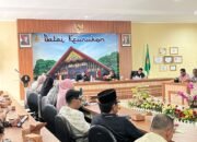 Wali Kota Banda Aceh Illiza Sa’aduddin Djamal memberikan sambutan dan arahan saat membuka Kegiatan FGD Review dan Pendalaman Kurikulum serta Modul Banda Aceh Academy di Balai Keurukoen. (Dok. Diskominfotik Banda Aceh)