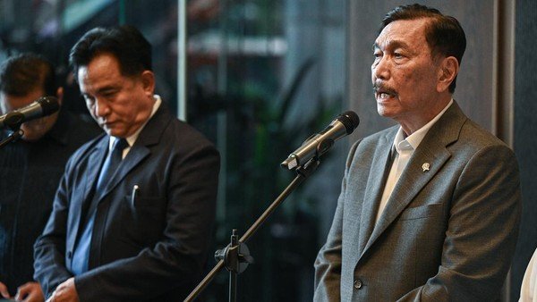 Ketua DEN Luhut Binsar Pandjaitan (kanan). (ANTARA FOTO/Fauzan)