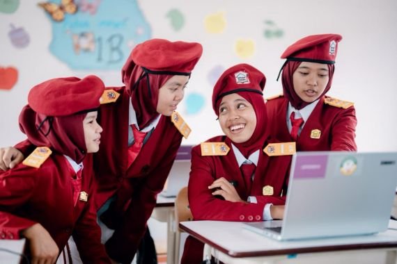 Plt. Kepala Pusdiklatbangprov Kemensos Afrizon Tandjung pastikan penanganan insiden siswa Sekolah Rakyat di Pati dan Mamuju serta perkuat pengawasan asrama. (Dok. Biro Humas Kemensos)