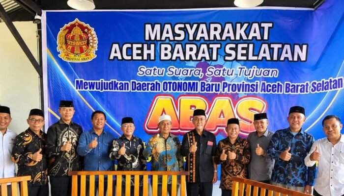 Moris Dikukuhkan sebagai Ketua KP3 ABAS Simeulue dalam Konsolidasi Akbar di Aceh Barat